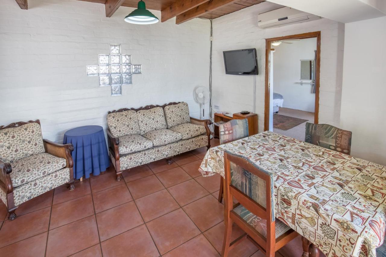 Koo Karoo Guest Lodge And Self Catering モンタギュー エクステリア 写真