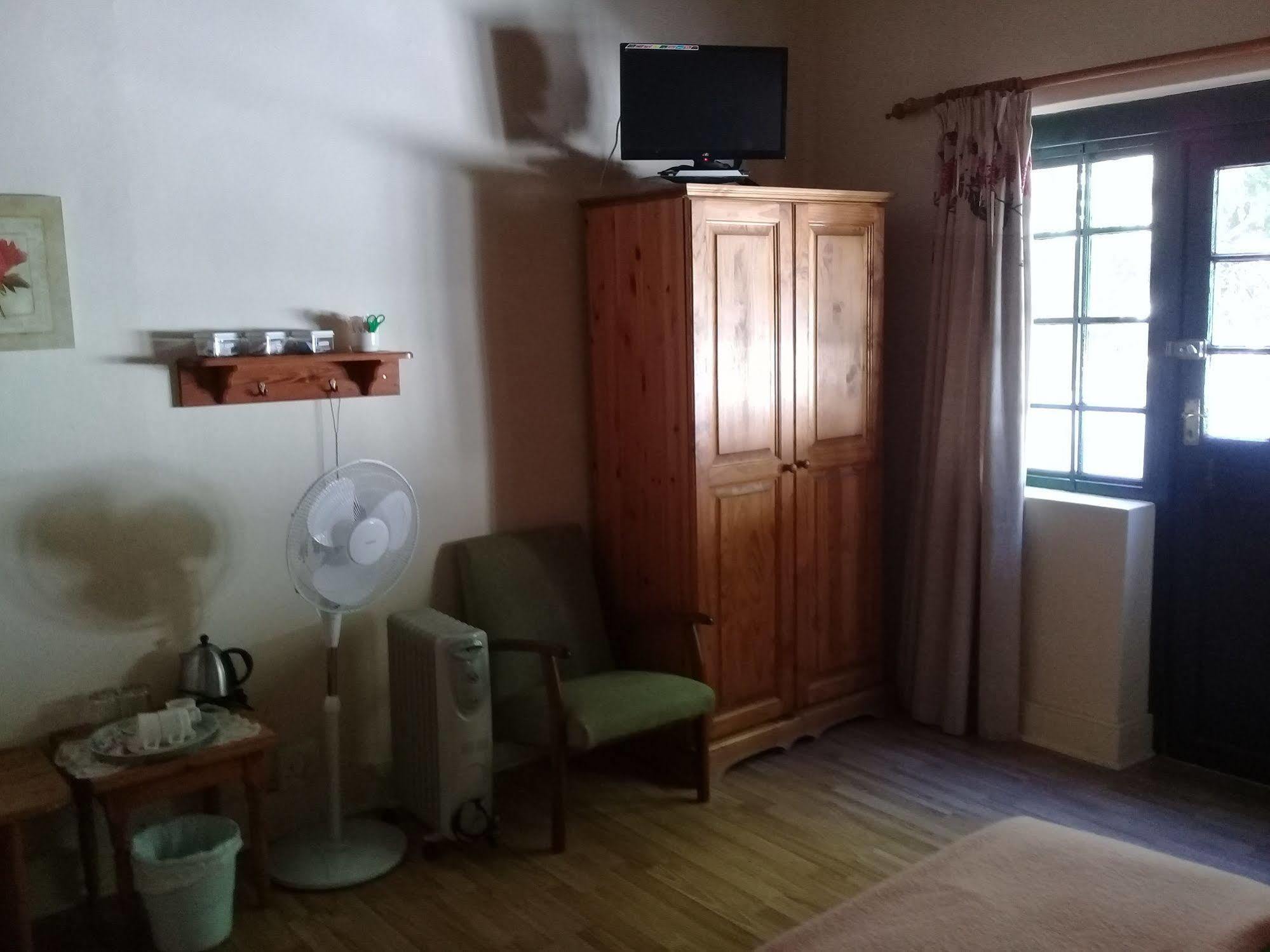 Koo Karoo Guest Lodge And Self Catering モンタギュー エクステリア 写真