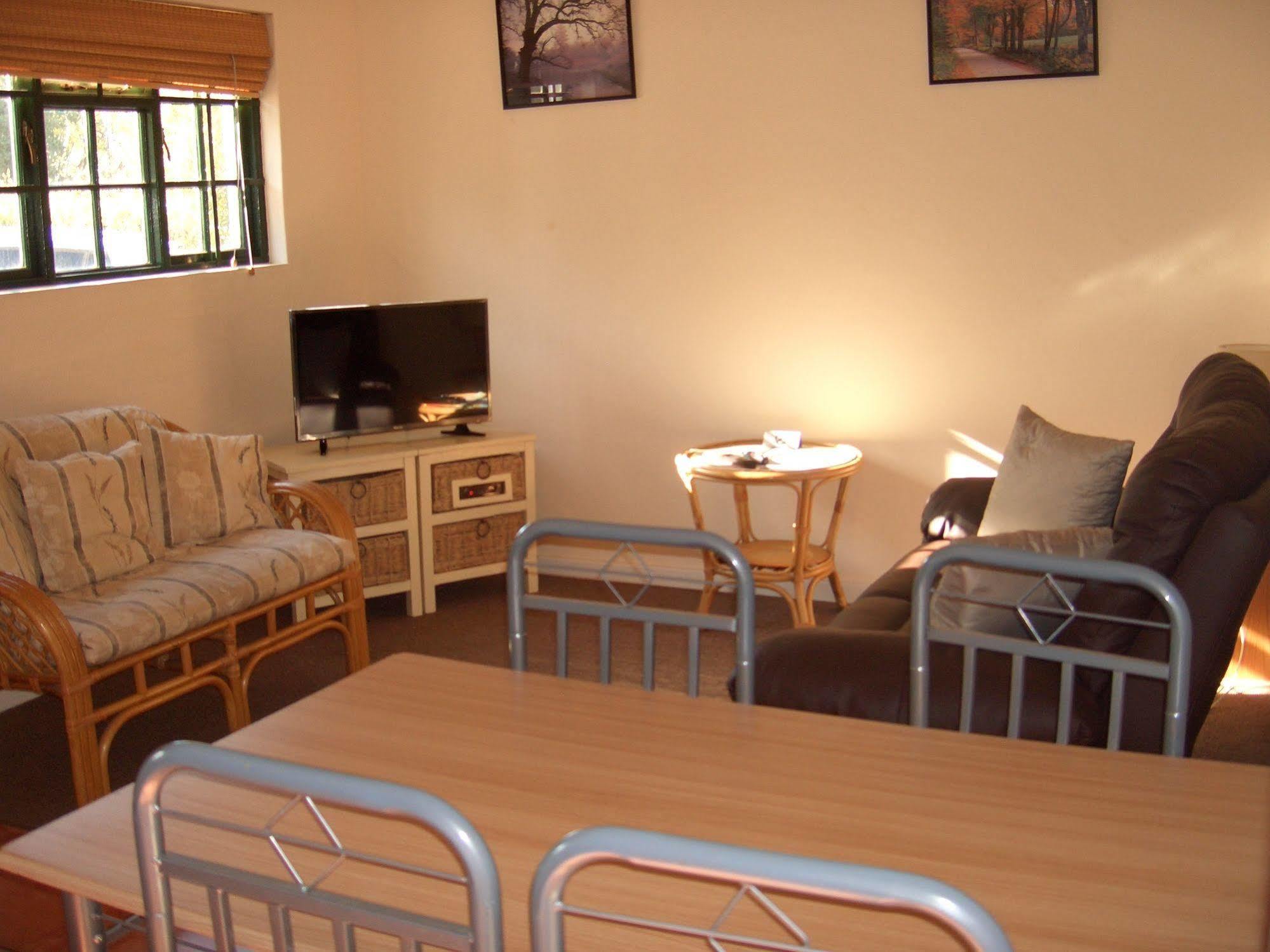 Koo Karoo Guest Lodge And Self Catering モンタギュー エクステリア 写真